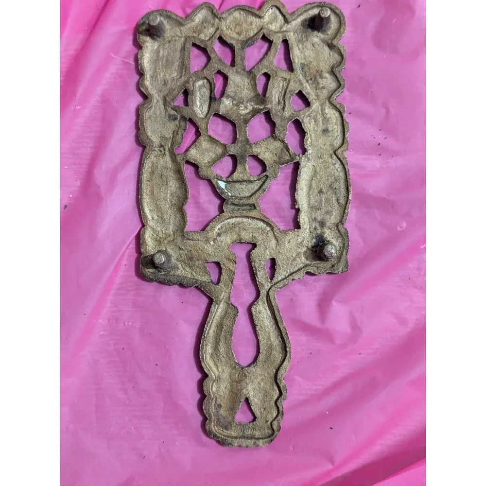vintage‎ brass scrolled design trivet with handle